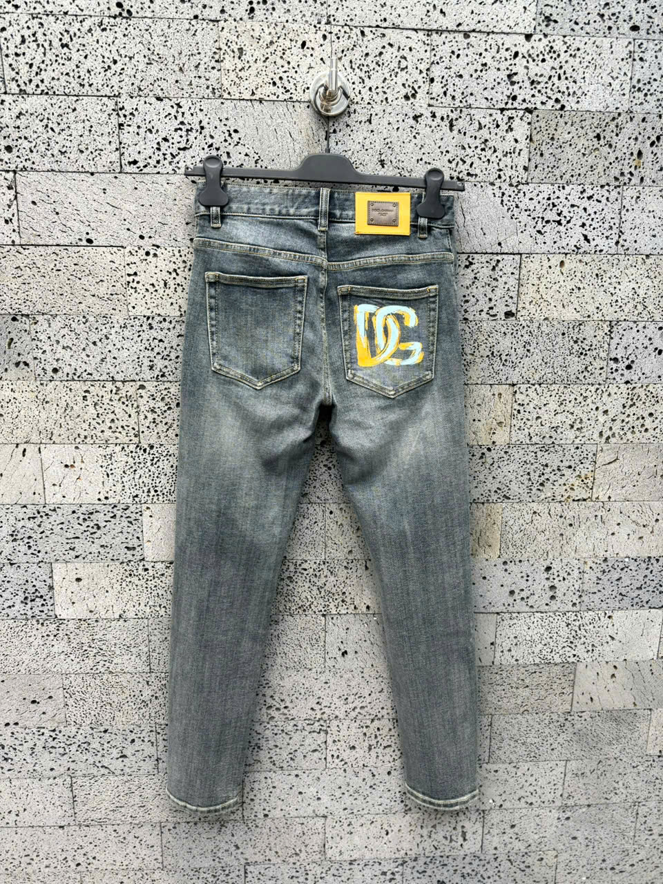 Quần Jean Dolce Gabbana DG Xám bạc logo DG màu túi sau Like Auth NV